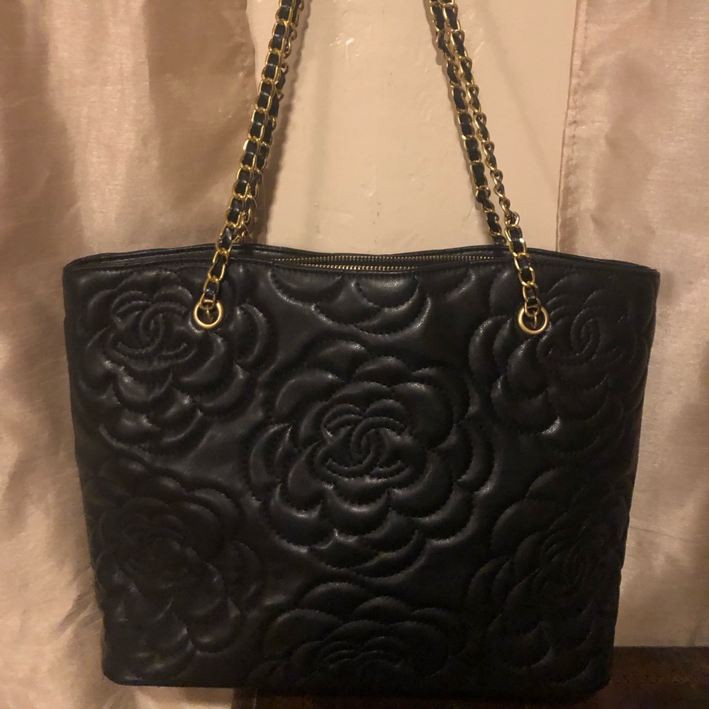 Black Women’s handbag.